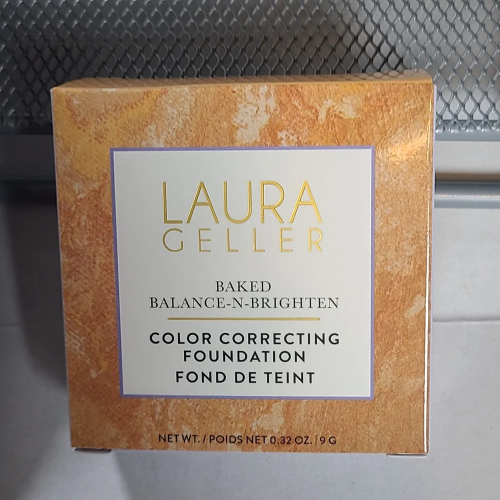 Laura Geller Baked Balance-N-Brighten Color Correcting Foundation-Light W Brush